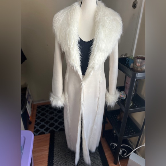 Bebe White Faux Fur Trim Coat - Picture 4 of 9